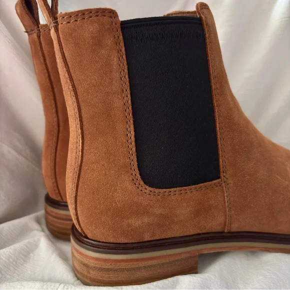 Clarks Women’s Arlo Chelsea Boots Suede Leather Size 10 Pull On - Picture 6 of 13